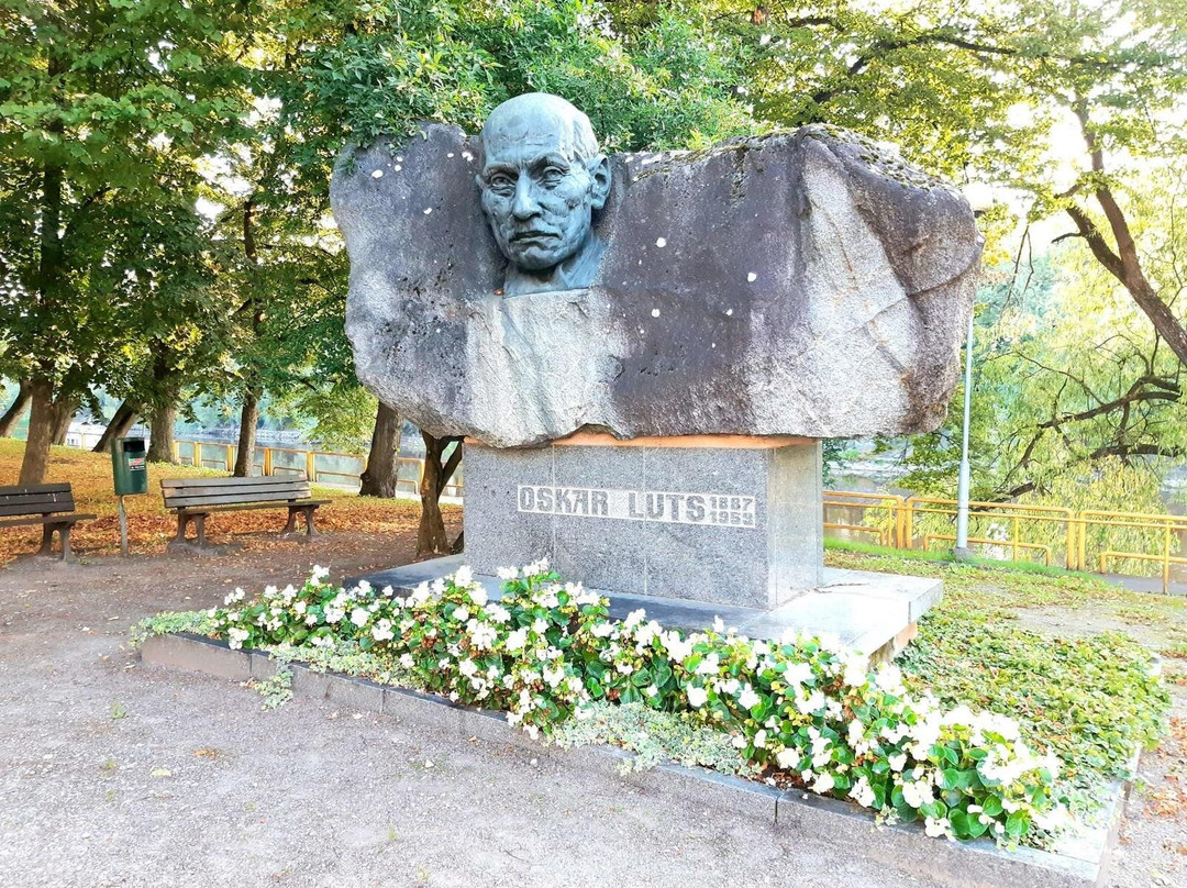 Statue of Oskar Luts-塔尔图必去景点
