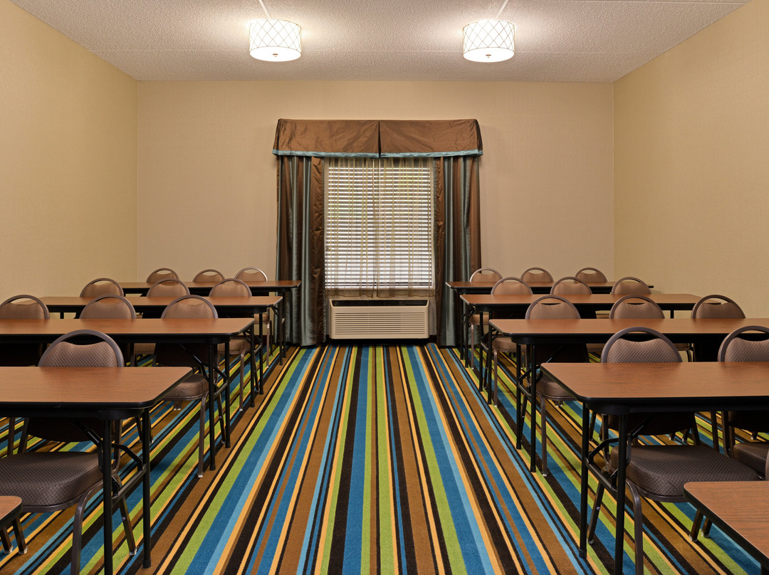 Holiday Inn Express & Suites St Marys主图