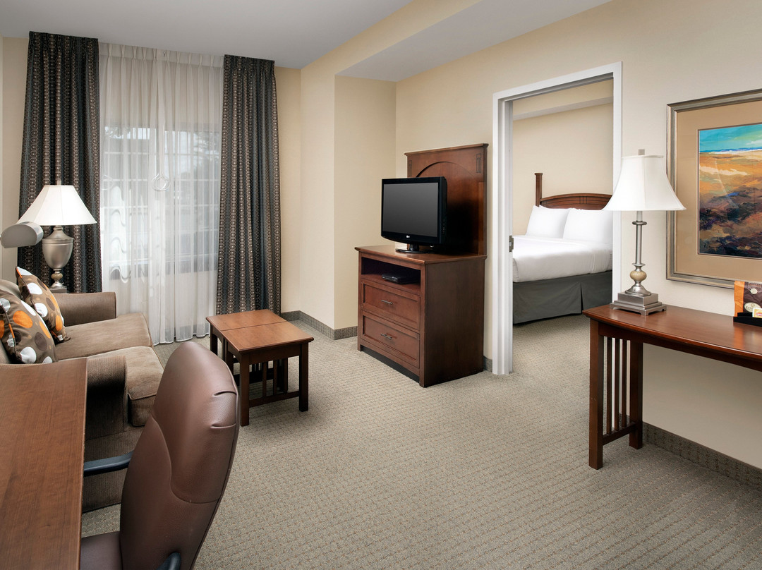 Staybridge Suites North Brunswick By IHG主图