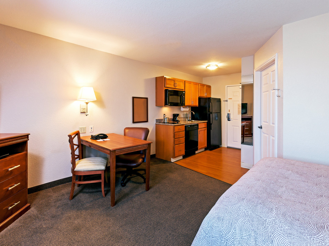 皮尔兰烛木套房酒店主图