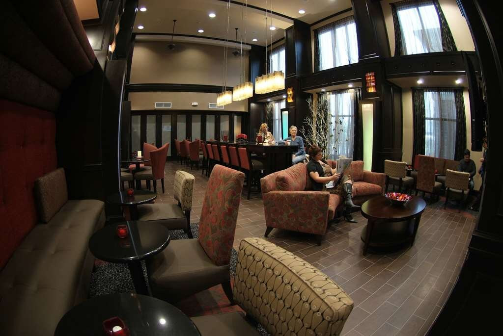 贝伊市汉普顿套房酒店主图