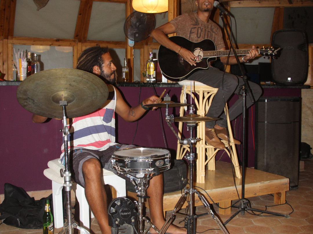 Buzzha Beach Bar & Restaurant