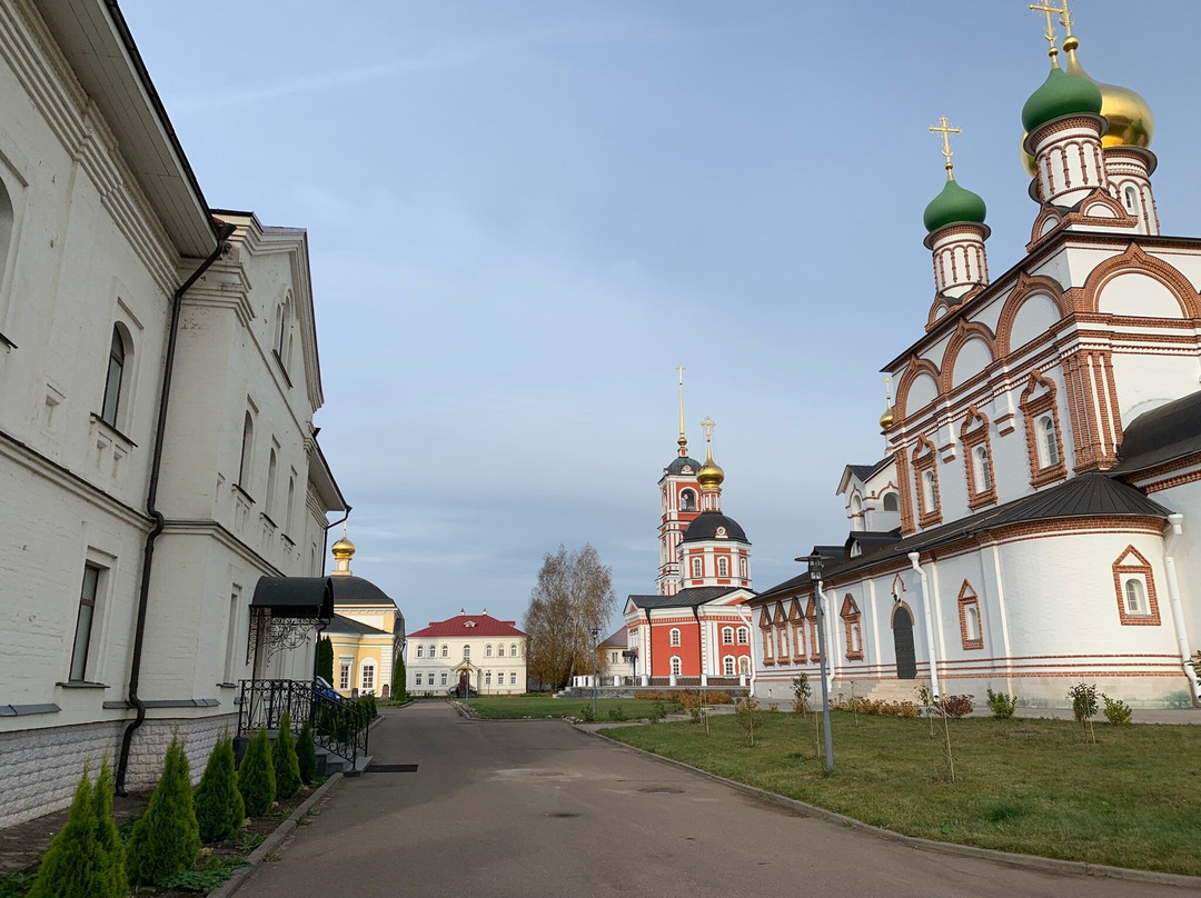 Hotel at the Trinity-Sergius Varnickiy Monastery主图
