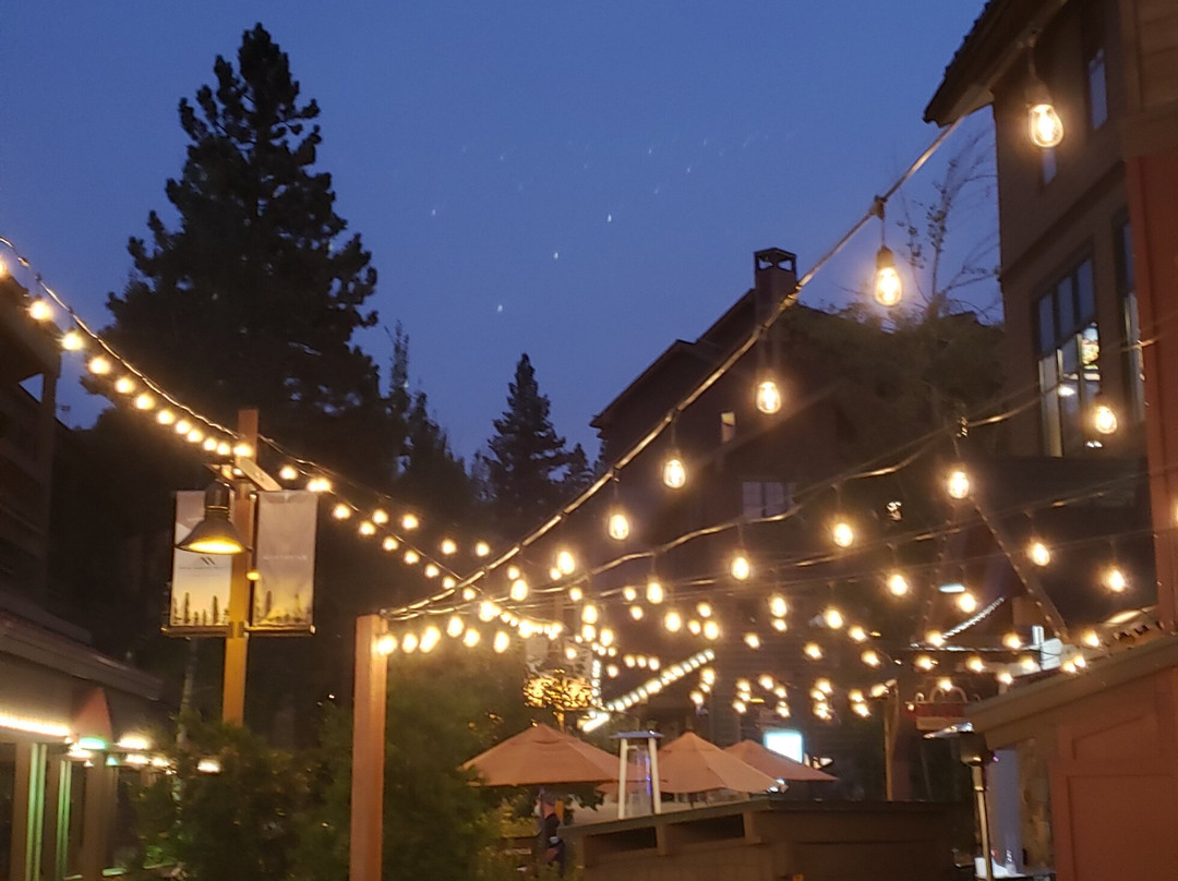 East West Hospitality主图