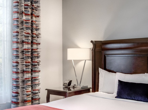 艾尔斯套房酒店 – 湖林主图