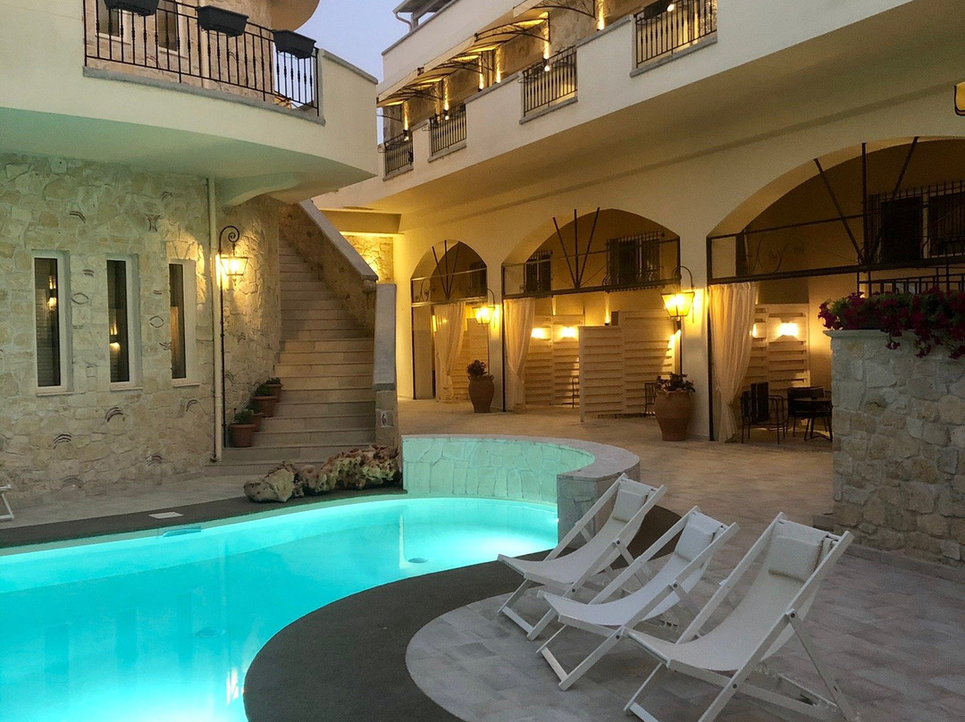 Neikos Luxury Suites主图