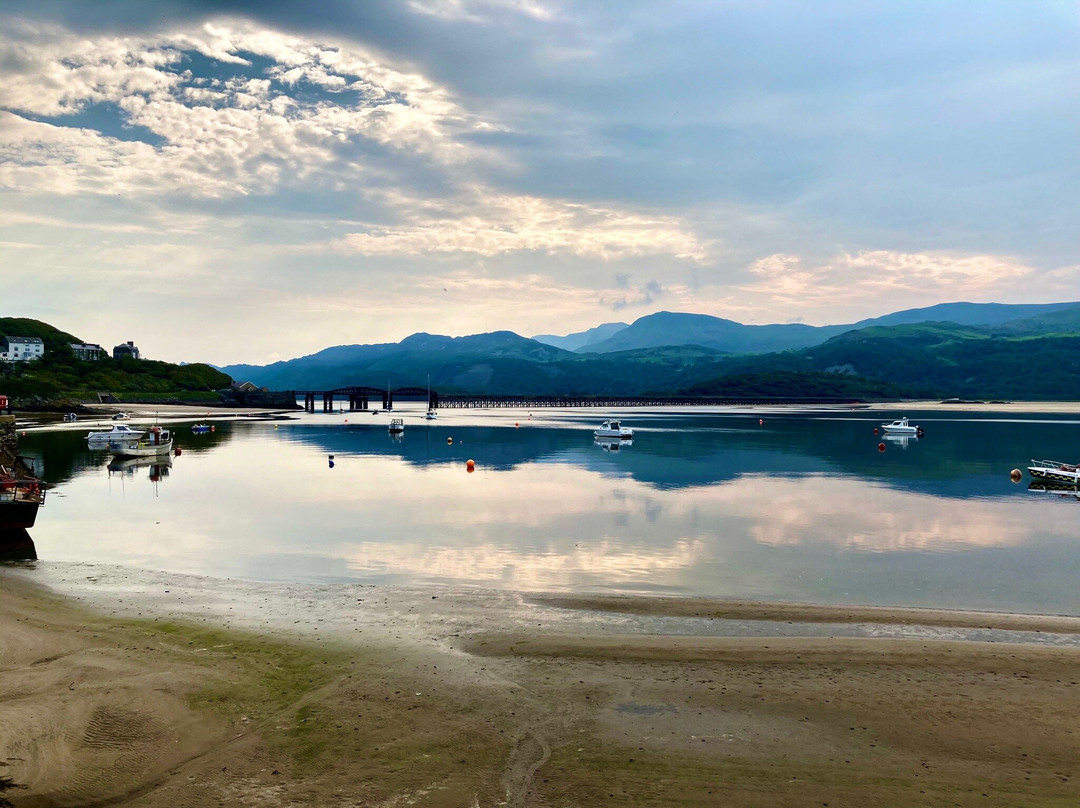 Barmouth Harbour景点图片