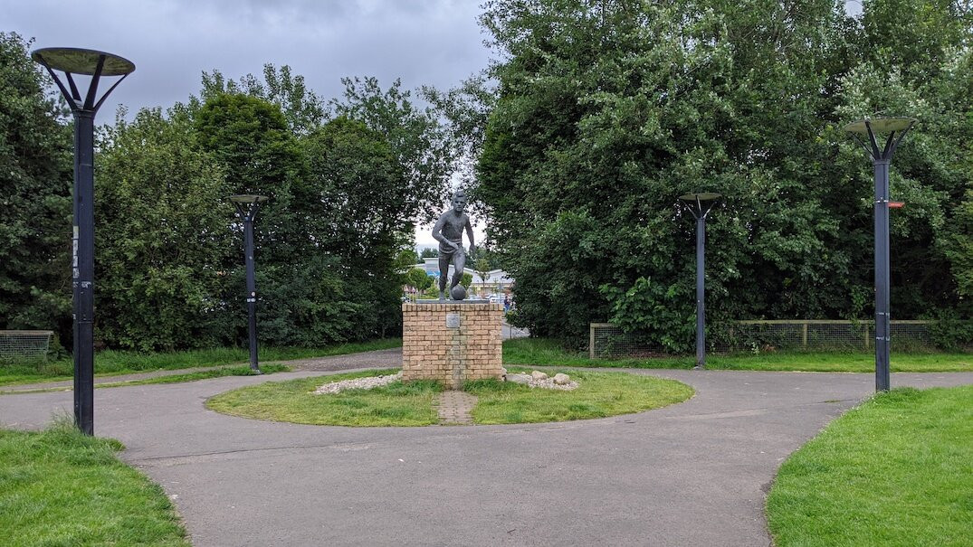 Davie Cooper Monument景点图片