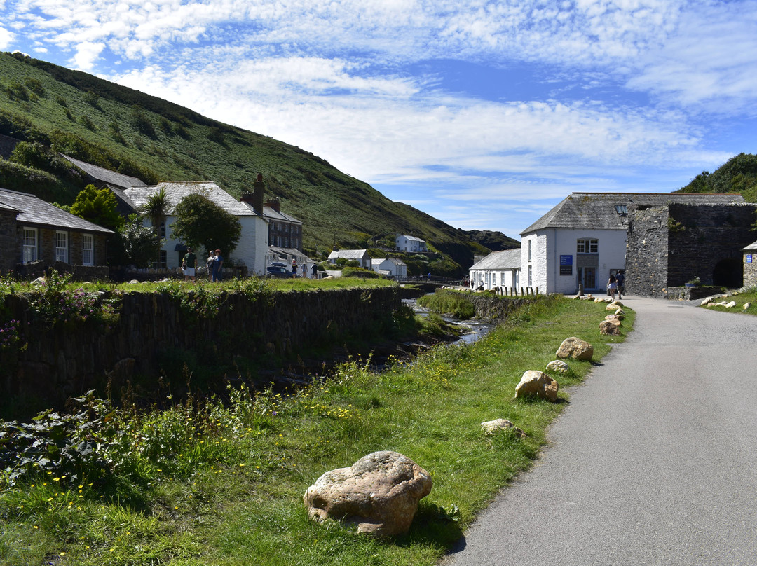 Caroe Farmhouse主图