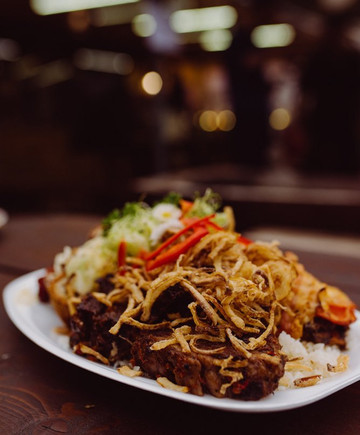 Giga Testvérek Special Street Food Center