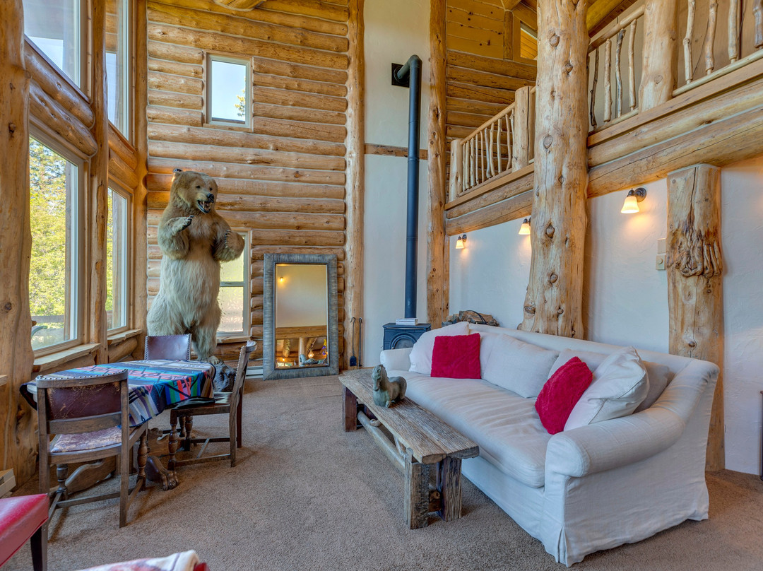 Bigfoot Lodge B&B主图