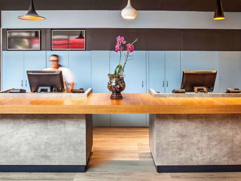 宜必思因佩拉特里斯酒店-官方