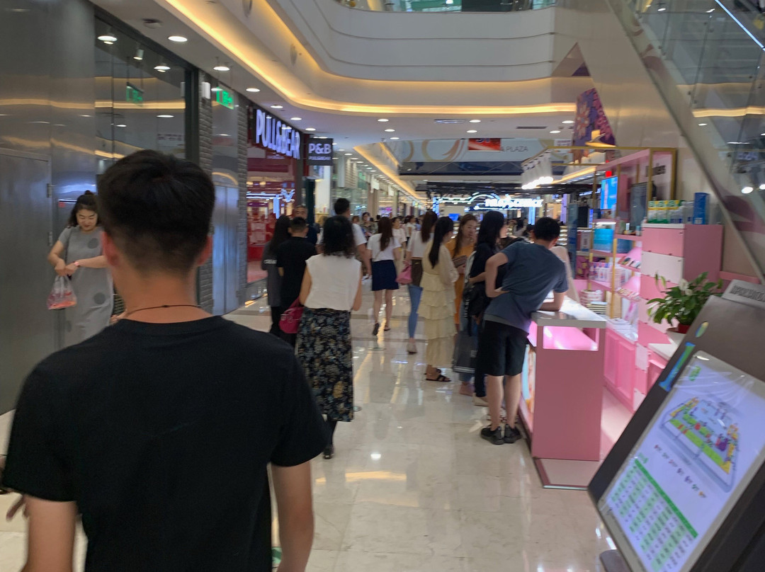 万千百货(万达广场)-包头市必去景点