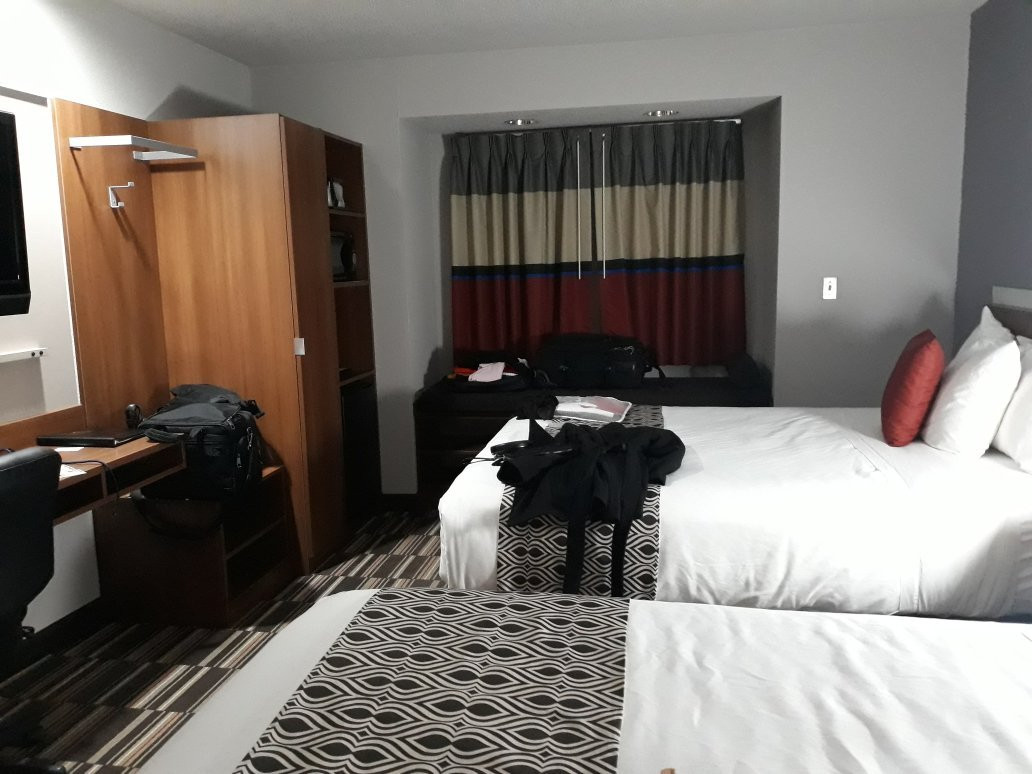 艾康诺洛奇套房酒店主图