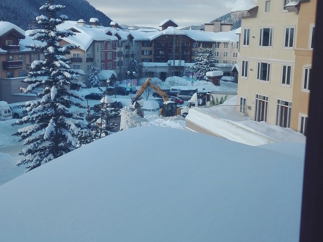 Nancy Greene's Cahilty Hotel & Suites主图