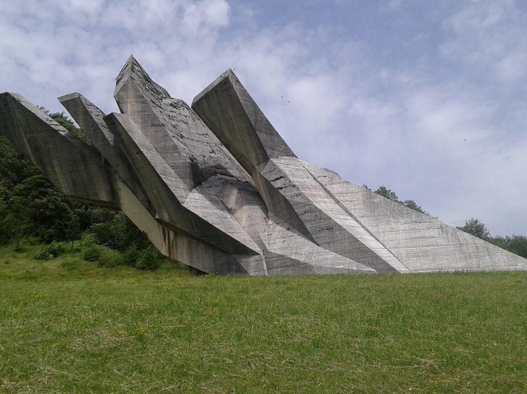 Tjentište War Memorial景点图片