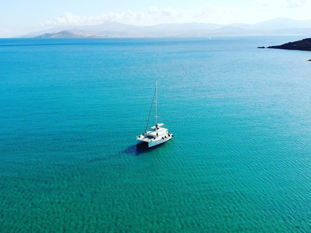 Catamaran Emelia-帕罗奇亚必去景点