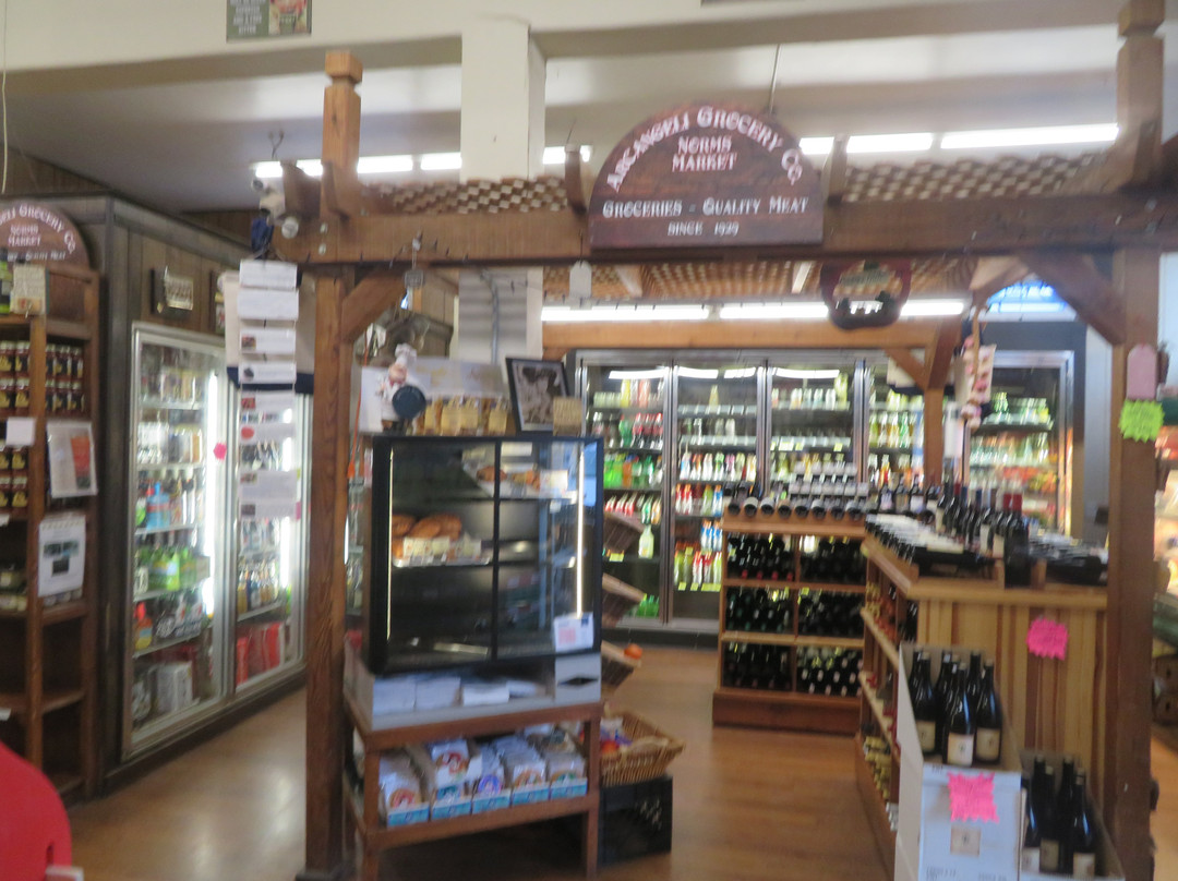 Arcangeli Grocery Company-佩斯卡德罗必去景点