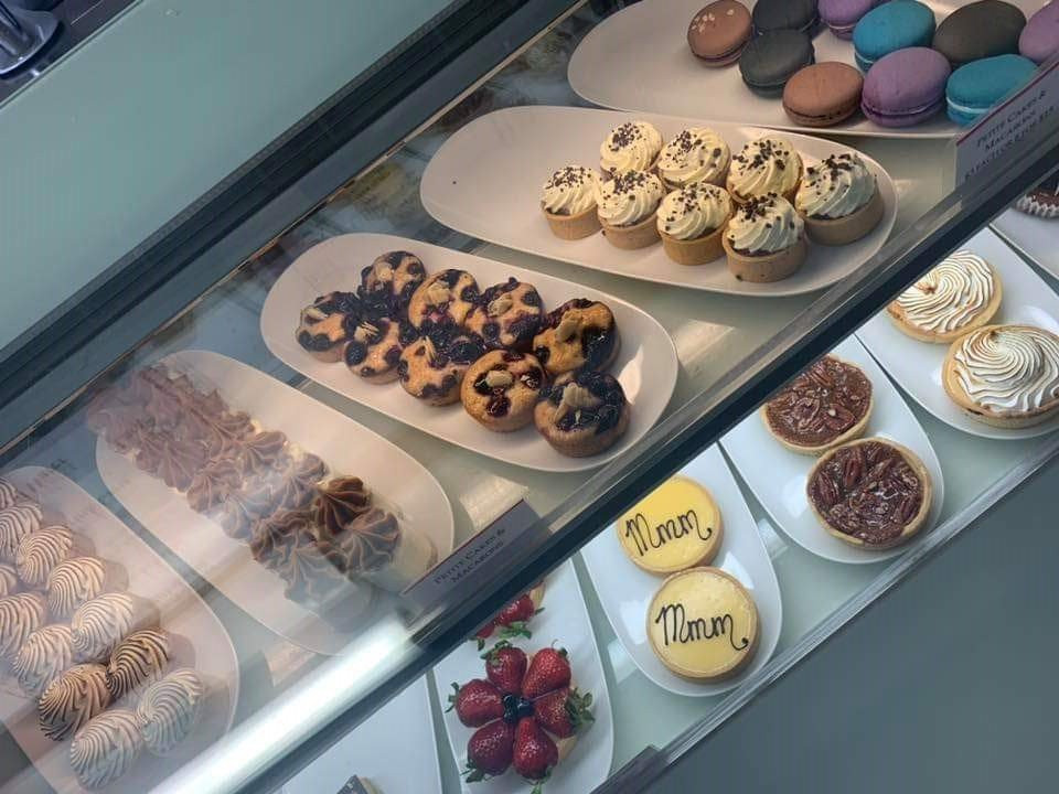 Mmm Cakes & Desserts