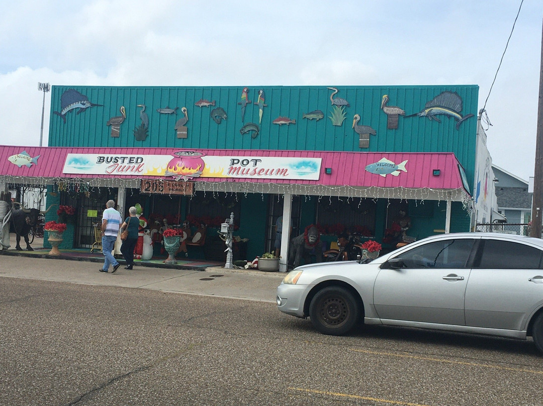 Busted Pot Junk Museum & Wells Discount Center-罗克波特必去景点