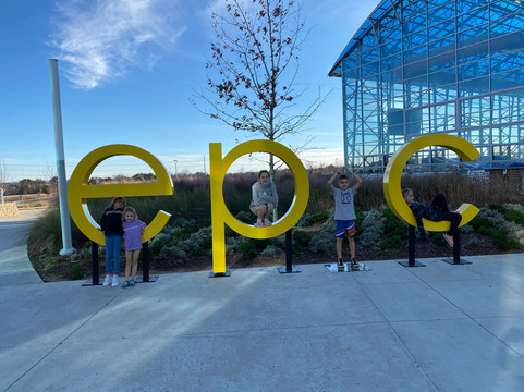 Epic Waters Indoor Waterpark-大草原城必去景点