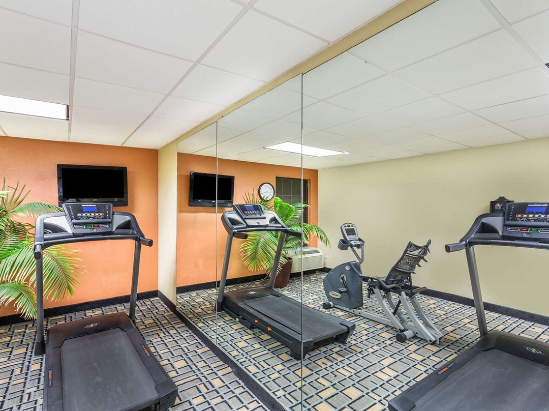 南波士顿快捷假日酒店主图