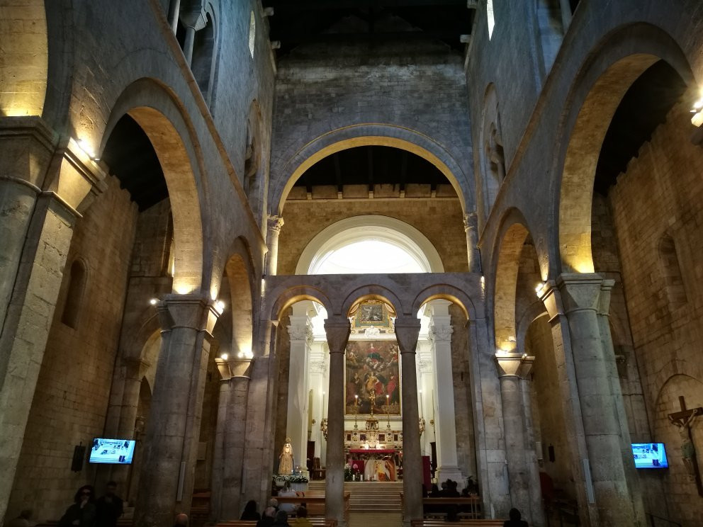 Cattedrale di San Michele Arcangelo-Bitetto必去景点