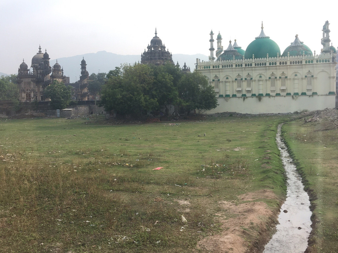 The Lotus Hotel主图