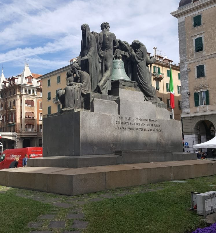 Monumento ai Caduti 1915-18 - “Rintocchi e Memorie”-萨沃纳必去景点