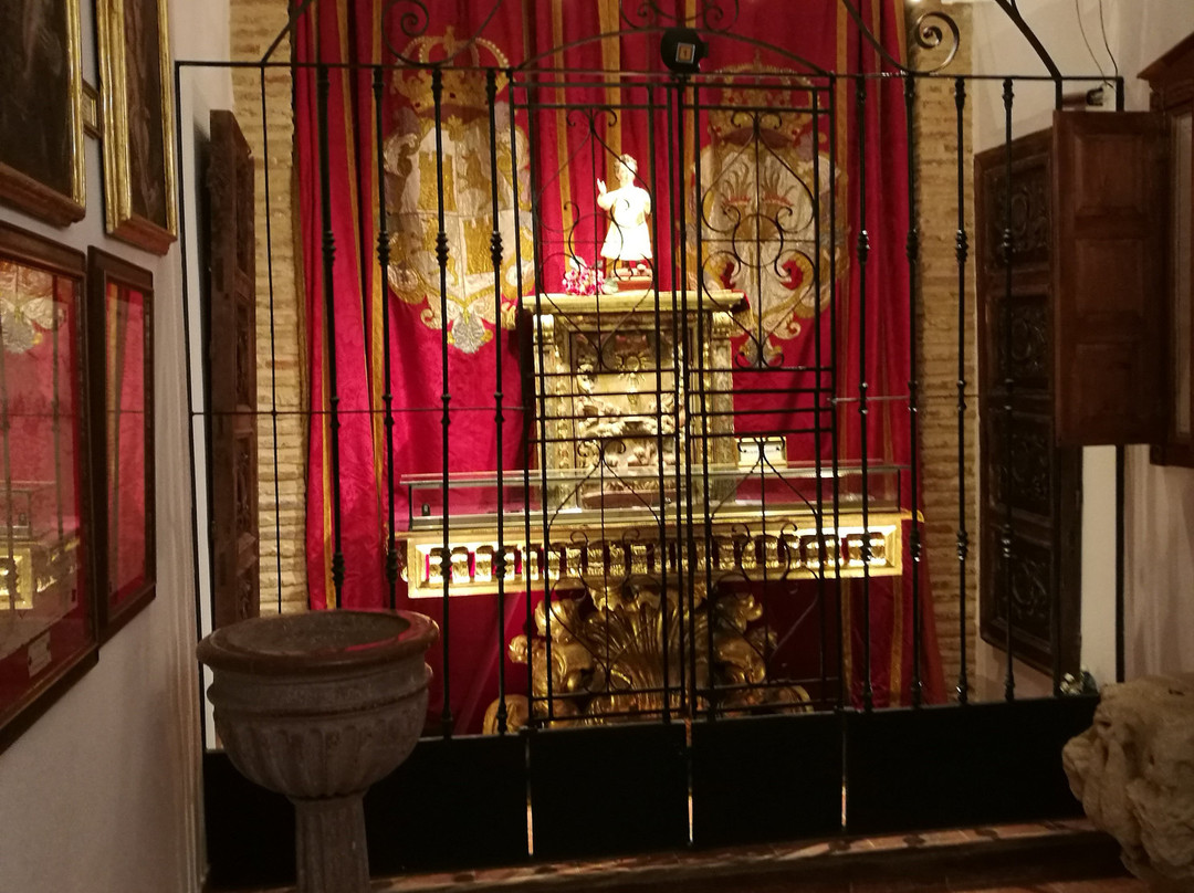 Monasterio de Santa Cruz-Sahagun必去景点