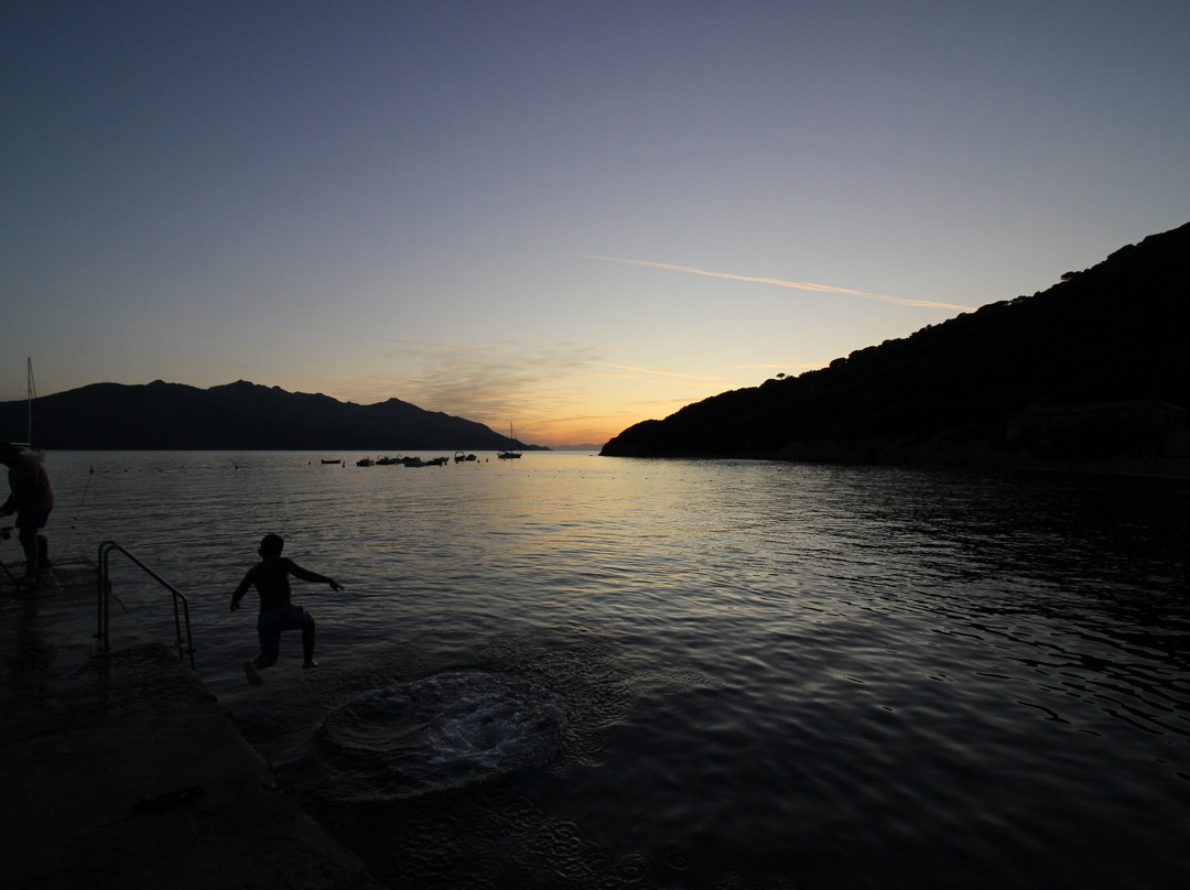 Spiaggia di Enfola景点图片