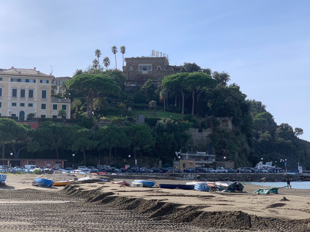 Baia delle Favole-东塞斯特里必去景点