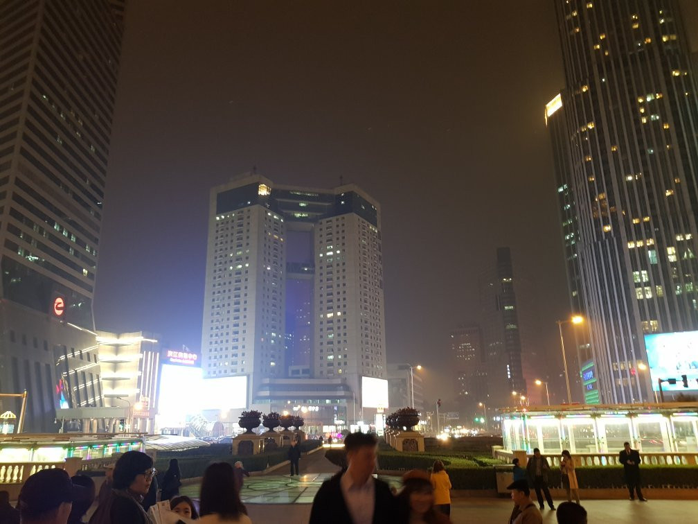天津小白楼音乐广场-天津市必去景点