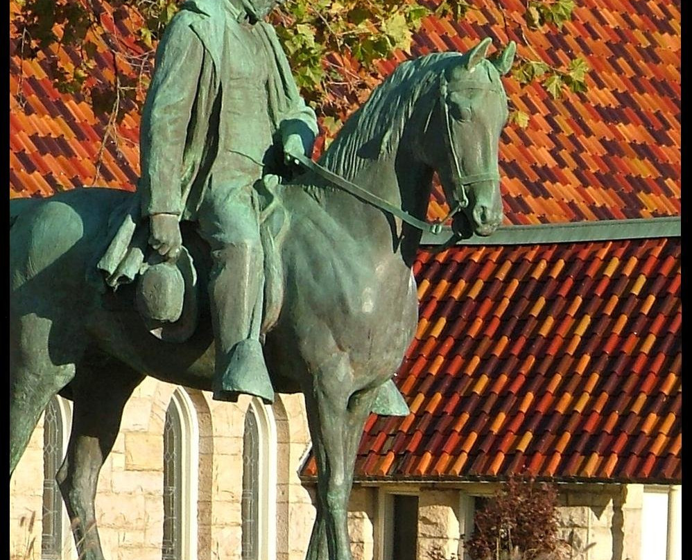 Iron Horse Statue景点图片