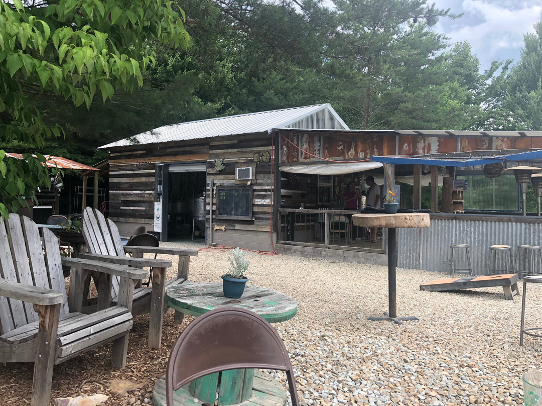 Wartburg旅游景点-Lilly Pad Hopyard Brewery