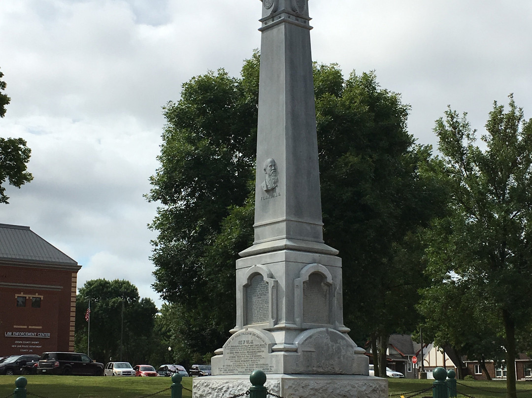 Brown County Veteran's Memorial景点图片