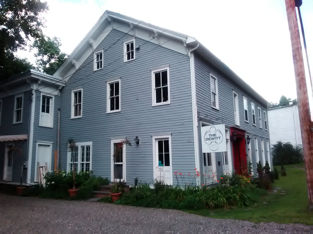 The DeWitt Oak Hill主图