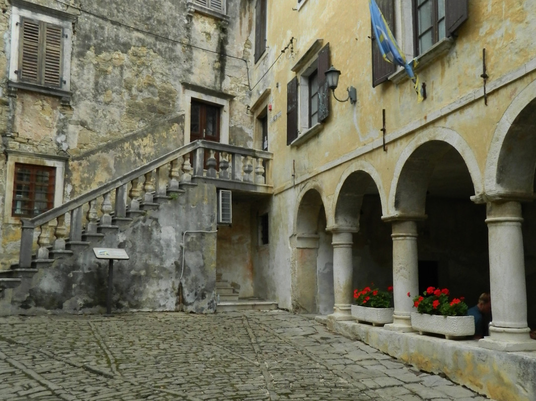 The Town Loggia-Groznjan必去景点