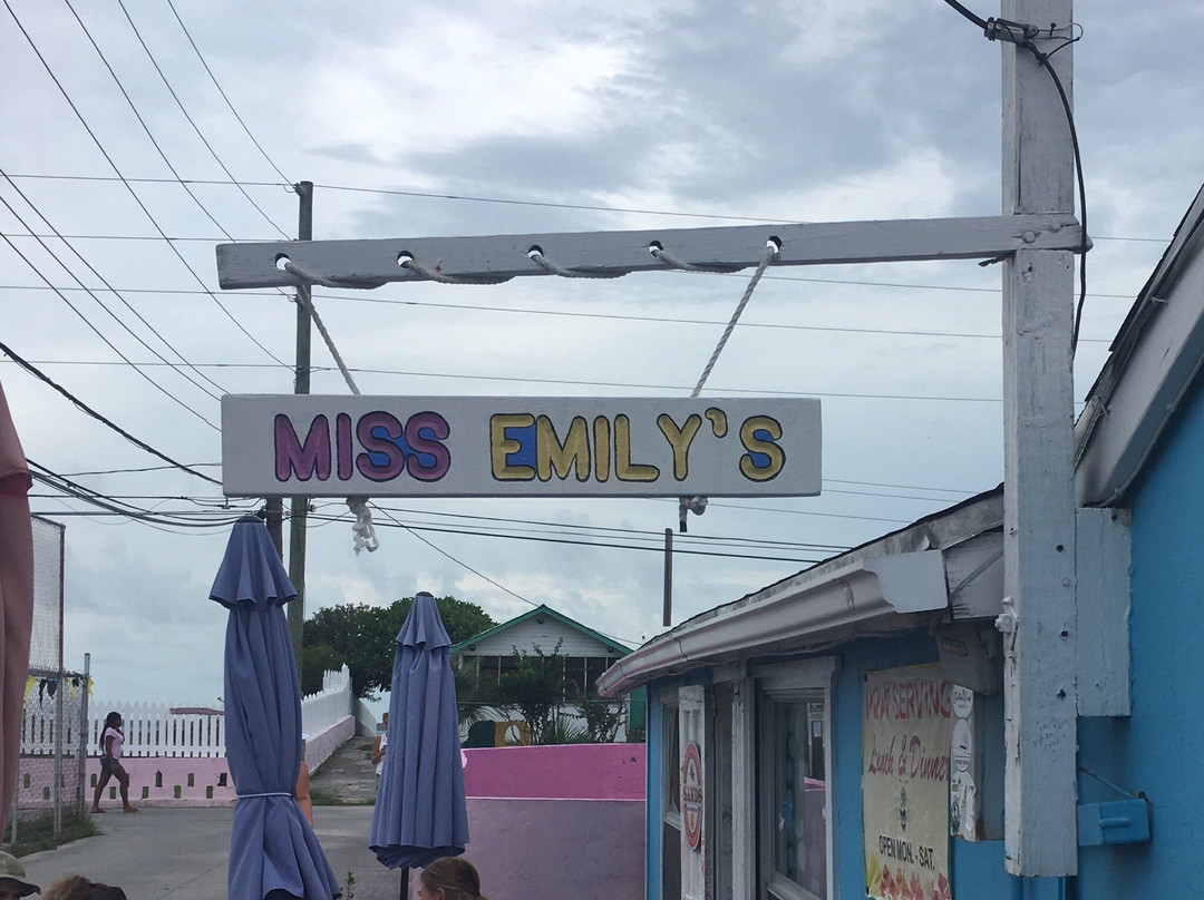 Miss Emily's Blue Bee Bar-Green Turtle Cay必去景点