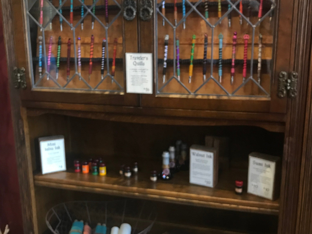 Visker & Scrivener's - Quills, Books & Oddities-盖维斯顿必去景点