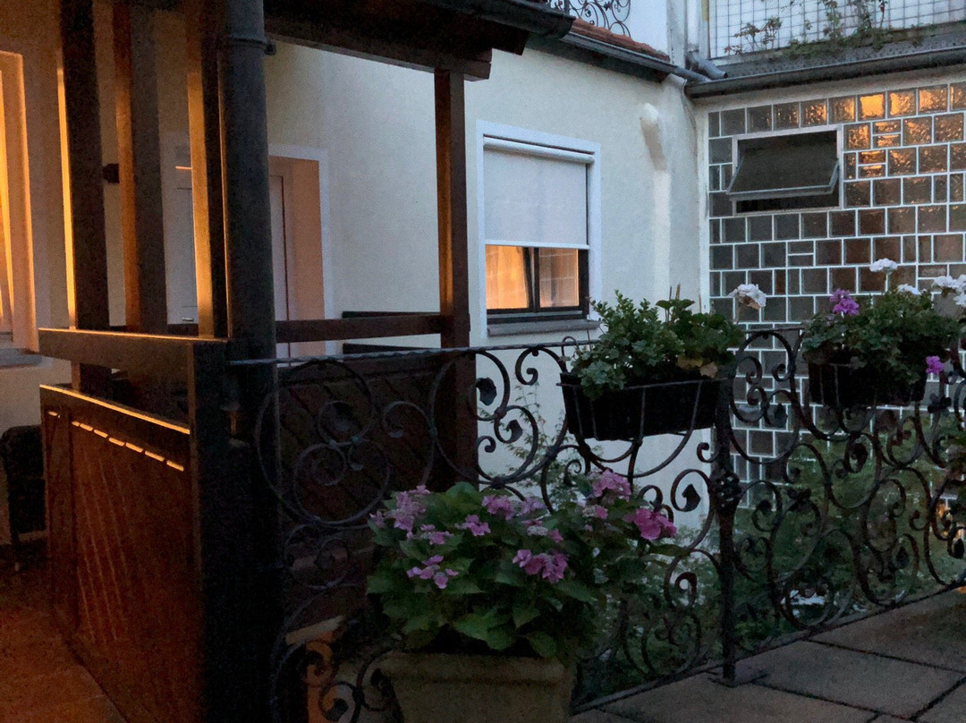 明镜哈尔尼酒店主图