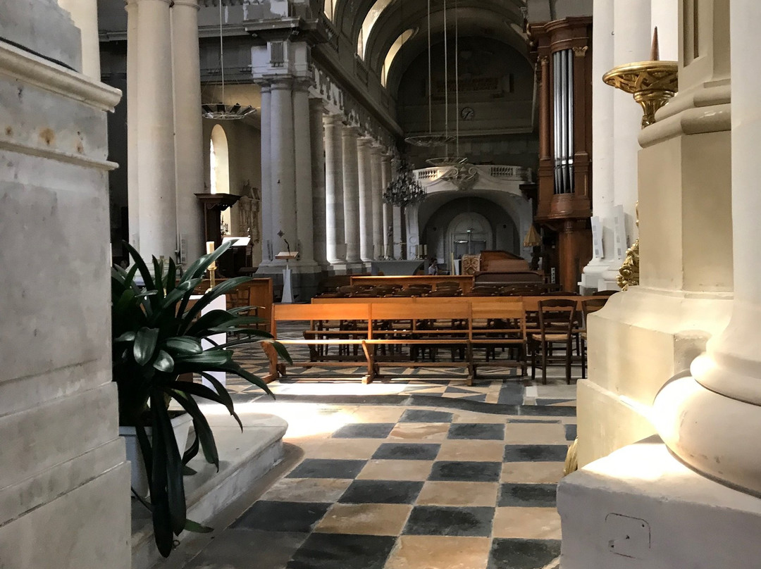 Basilique Saint-Gervais d'Avranches景点图片
