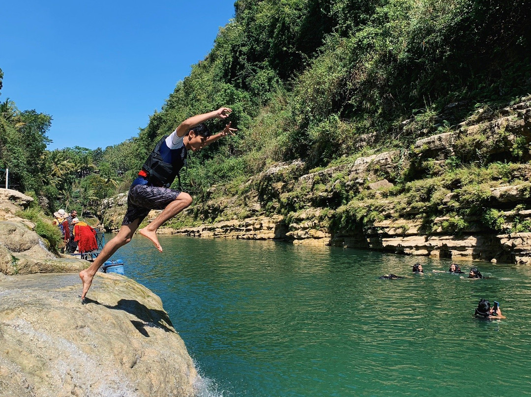 Sri Gethuk Waterfall景点图片