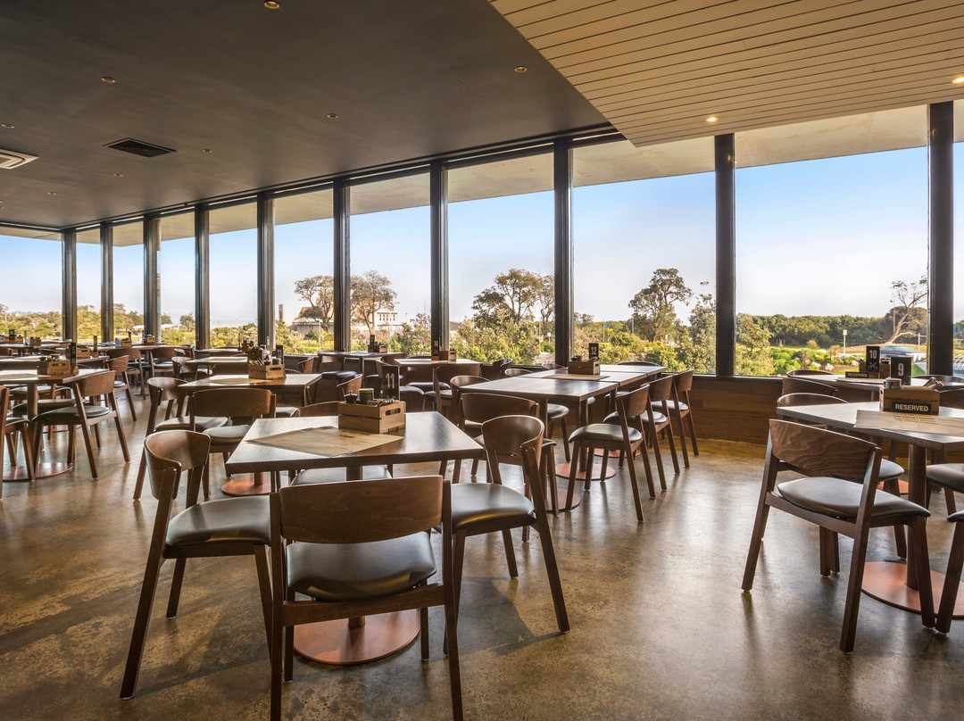 Nightcap at The Cheeky Squire主图