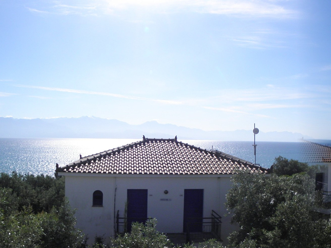 Sunrise Village Beach Hotel主图