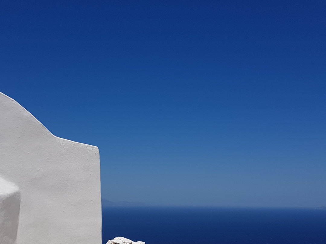 The Zoodohos Pigi monastery-Sikinos必去景点
