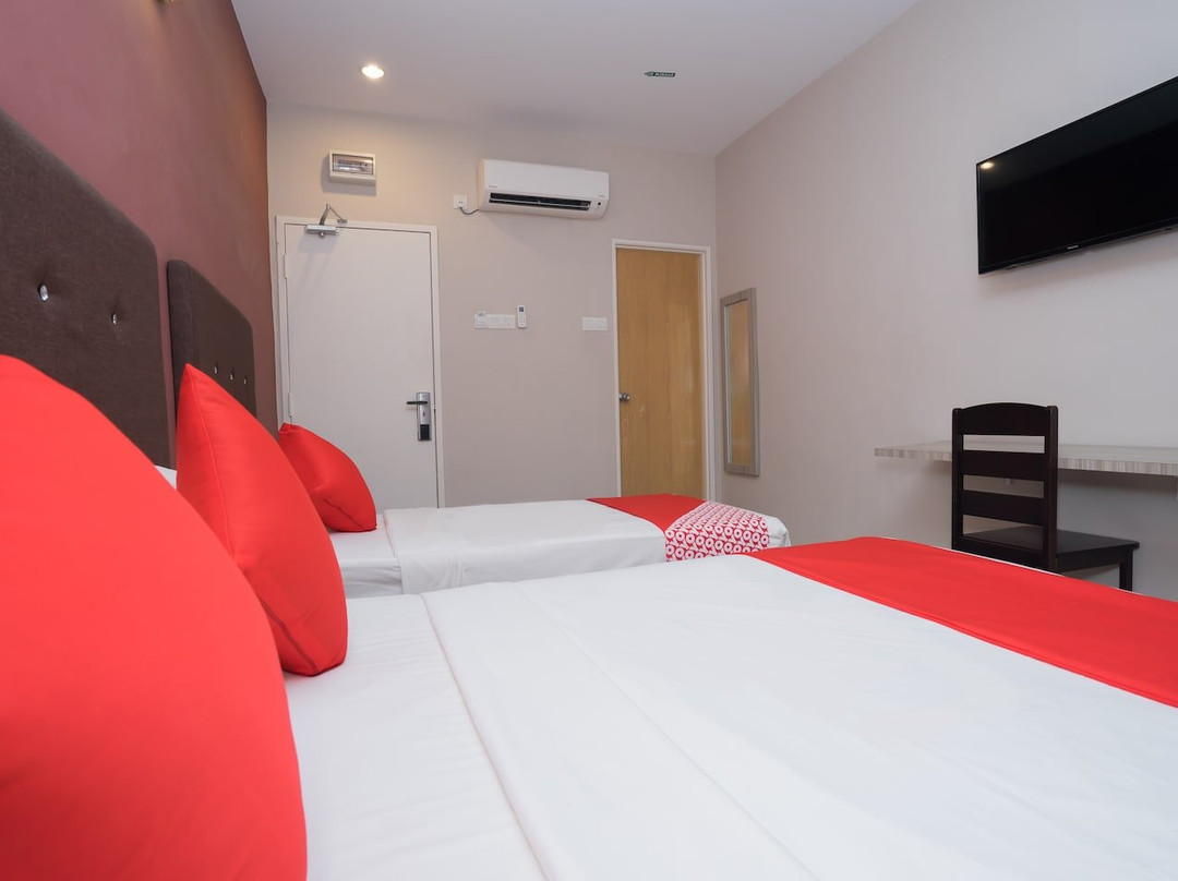 Super Oyo Capital O 90556 Hotel Cherita Rooms主图