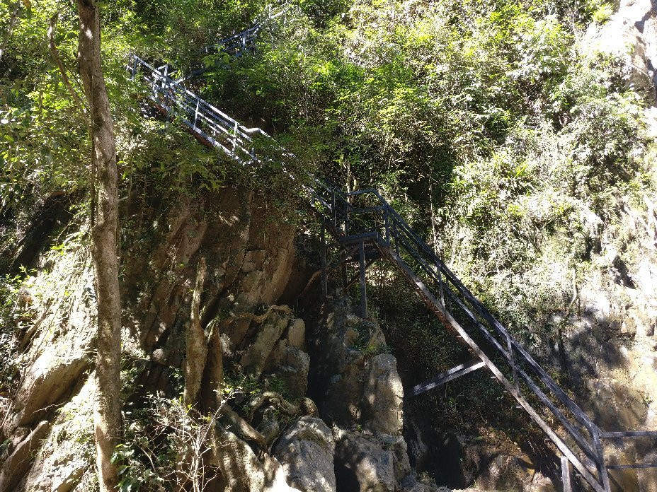 Klong Prao Waterfall (Thap Chang)景点图片