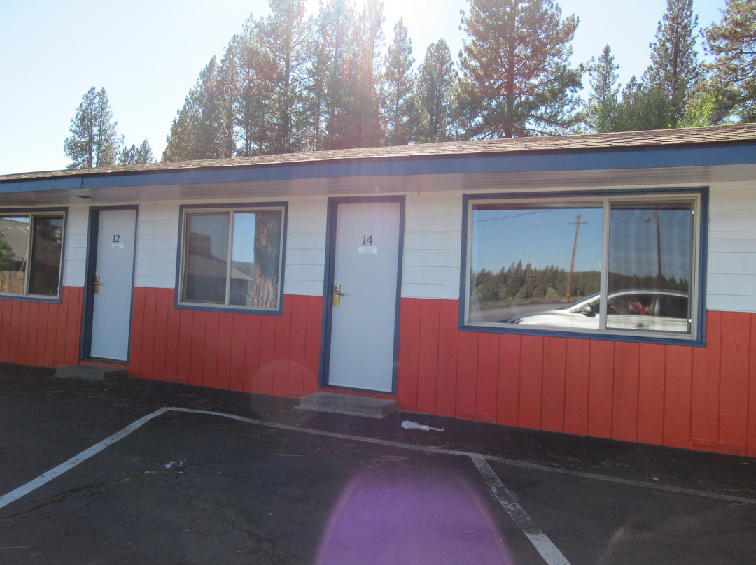 Melita's Crater Lake Adventures主图