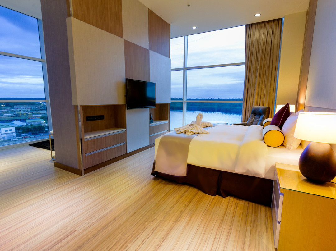 V Plaza Hotel主图